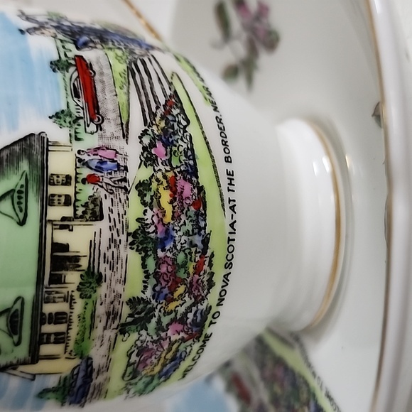 Souvenir Amherst, Nova Scotia china cup and saucer/ bone china provincial - Picture 6 of 7